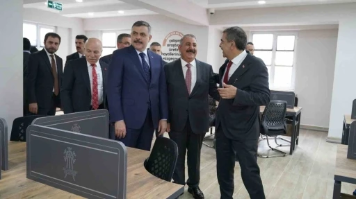 Bakan &Ccedil;ift&ccedil;i ve Bakan Tekin&rsquo;den Paland&ouml;ken Belediyesi&rsquo;ne &ouml;vg&uuml;
