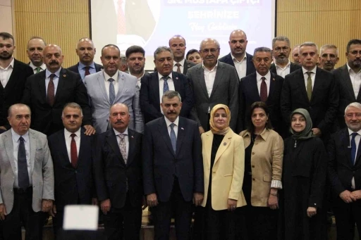 Bakan &Ccedil;ift&ccedil;i&rsquo;ye &Ccedil;orum&rsquo;da "Fahri Hemşehrilik Beratı" takdim edildi

