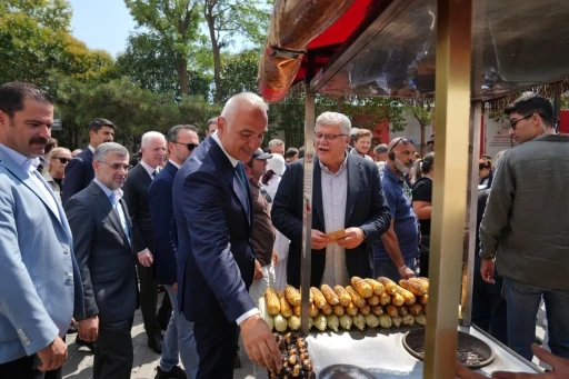 Bakan Ersoy, Ayasofya-i Kebir Camii Şerifi’ndeki restorasyon sürecini anlattı
