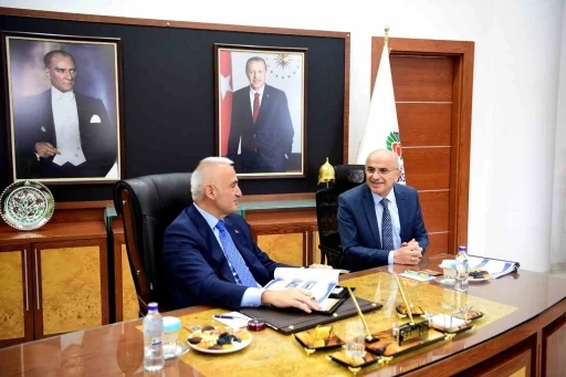 Bakan Ersoy&rsquo;dan Başkan Er&rsquo;e ziyaret
