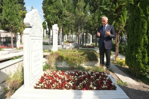 Bakan Ersoy&rsquo;dan Fatih K&uuml;lliyesi Haziresi&rsquo;ne anlamlı ziyaret
