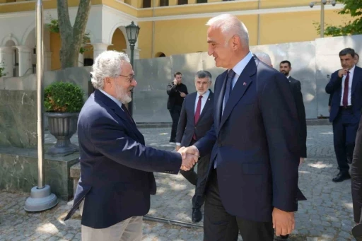 Bakan Ersoy, İslam K&uuml;lt&uuml;r, Sanat ve Tarih Araştırma Merkezi&rsquo;nin &ccedil;alışmalarını inceledi
