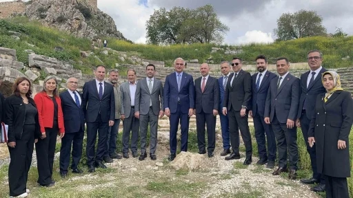 Bakan Ersoy, Kastabala Antik Kenti&rsquo;nde incelemelerde bulundu
