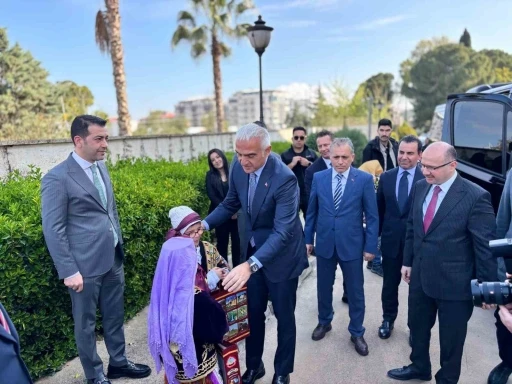 Bakan Ersoy: "2025 yılında 27 &uuml;lkede ger&ccedil;ekleştirdiğimiz dijital reklam kampanyalarıyla 4,9 milyon g&ouml;sterim sağladık"
