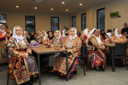 Bakan Ersoy: "Bu millet can cana, g&ouml;n&uuml;l g&ouml;n&uuml;le verdik&ccedil;e geleceğimiz g&uuml;&ccedil;l&uuml; ve aydınlık olacaktır"

