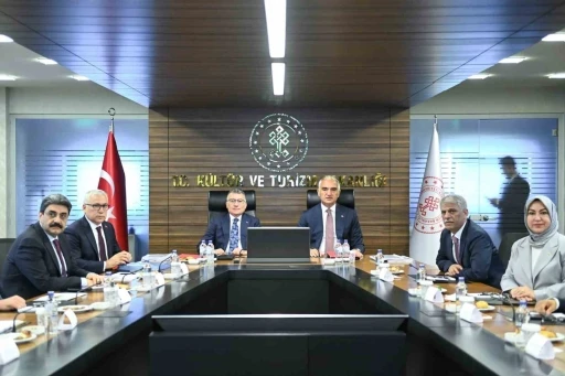 Bakan Ersoy: "Sivas&rsquo;ın turizm potansiyelini daha da ileri taşıyacak yol haritasını değerlendirdik"
