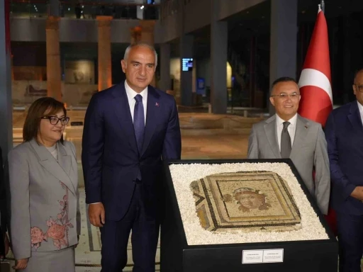 Bakan Ersoy: "Yurt i&ccedil;inde ka&ccedil;ak kazılara ve k&uuml;lt&uuml;r varlığı ka&ccedil;ak&ccedil;ılığına karşı &ccedil;alışmaları kararlılıkla y&uuml;r&uuml;t&uuml;yoruz"
