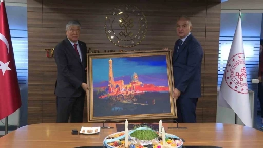 Bakan Ersoy, TÜRKSOY heyeti ile görüştü

