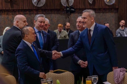 Bakan Fidan, İİT &uuml;yesi ve g&ouml;zlemcisi &uuml;lkelerin b&uuml;y&uuml;kel&ccedil;ileriyle iftarda bir araya geldi

