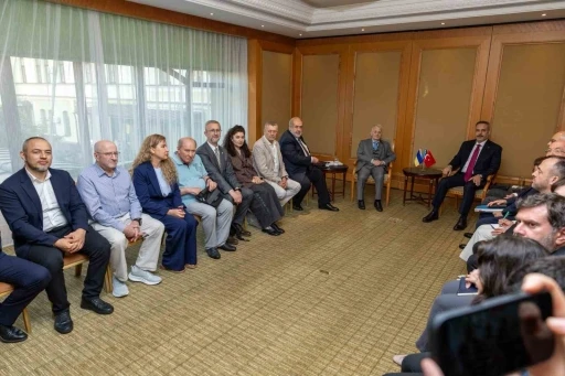 Bakan Fidan, Kırım Tatarlarının milli lideri Kırımoğlu ve KTMM Başkanı &Ccedil;ubarov ile bir araya geldi
