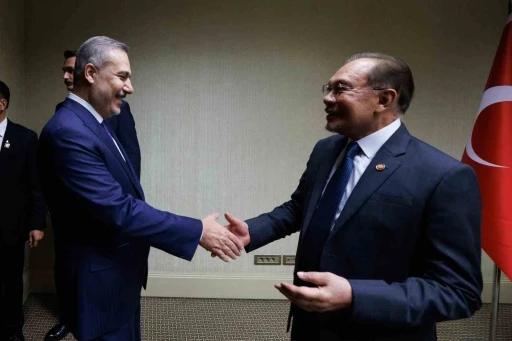 Bakan Fidan, Malezya Başbakanı İbrahim ve Dışişleri Bakanı Hasan ile g&ouml;r&uuml;şt&uuml;
