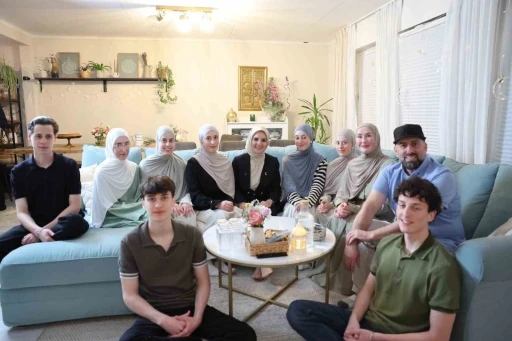 Bakan Göktaş, Almanya’da &quot;Berlinli Altızlar&quot;ın evine konuk oldu
