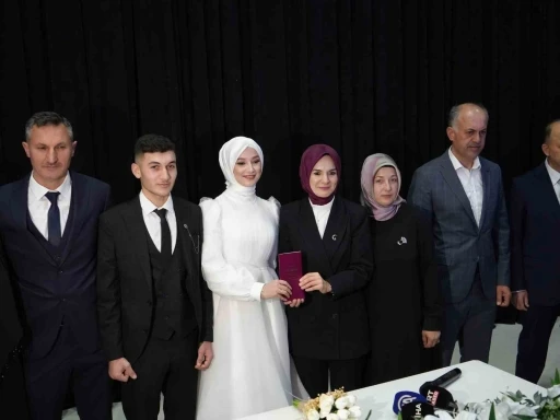 Bakan Göktaş, Evlilik Kredisi’nden faydalanan çiftin nikah şahidi oldu
