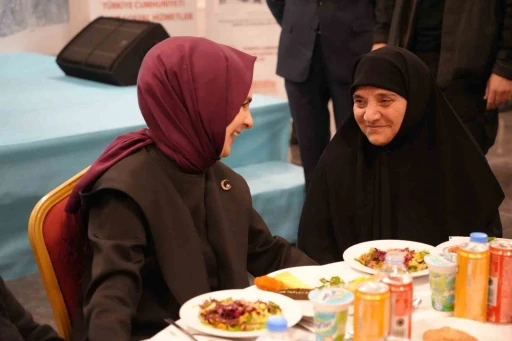 Bakan G&ouml;ktaş, Kars&rsquo;ta şehit yakınlarıyla g&ouml;n&uuml;l sofrasında buluştu
