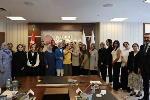 Bakan Göktaş, şehit eşleriyle bir araya geldi
