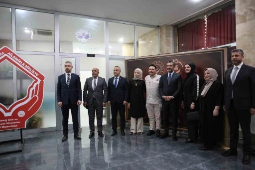 Bakan G&ouml;ktaş&rsquo;tan Elazığ&rsquo;daki gen&ccedil; &ccedil;iftlere s&uuml;rpriz telefon: 51 milyon TL&rsquo;lik dev destek
