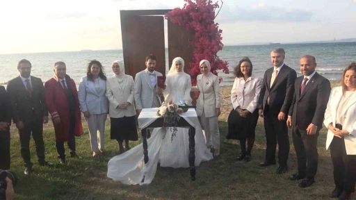 Bakan Göktaş, Yalova’da nikah şahitliği yaptı
