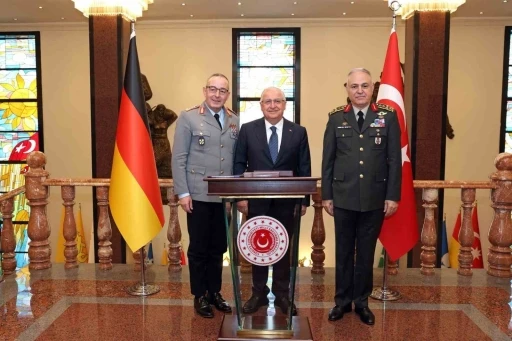 Bakan Güler, Almanya Genelkurmay Başkanı Breuer’i kabul etti
