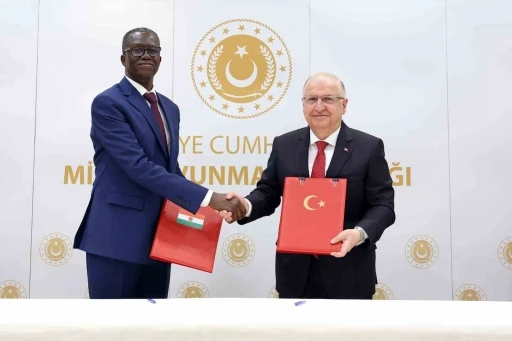 Bakan G&uuml;ler, Nijer Savunma Bakanı Mody&rsquo;i askeri t&ouml;renle karşıladı
