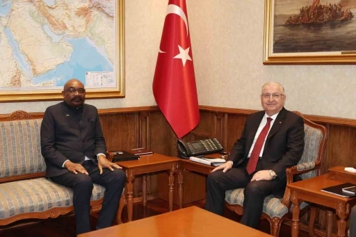 Bakan G&uuml;ler, Zambiyalı mevkidaşı Lufuma ile bir araya geldi
