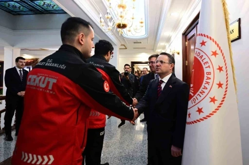 Bakan G&uuml;rlek, birim amirleri, Bakanlık ve HSK personeliyle bayramlaştı
