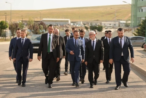 Bakan Kacır’dan Roketsan’a ziyaret
