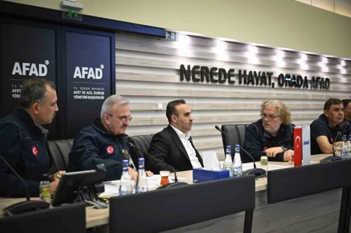 Bakan Kacır: &quot;Depremle ilgili gelişmeler takip ediliyor&quot;
