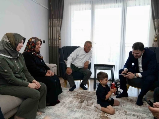 Bakan Kurum&rsquo;dan depremzede Yusuf ve dedesine ziyaret
