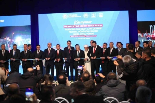 Bakan Kurum: &quot;350 bin yuvamızın anahtarlarını teslim ettik, 453 bin konutumuzu da yıl sonuna kadar tamamlayacağız&quot;
