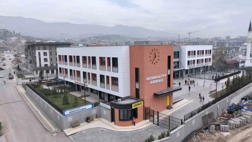 Bakan Kurum: &quot;Afetlere dirençli, çocuklarımız için güvenli bir okul inşa ettik&quot;
