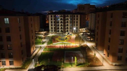 Bakan Kurum: &quot;Ebrar Sitesi’nin yerine yaptığımız güvenli, konforlu konutlarımızı tamamladık&quot;
