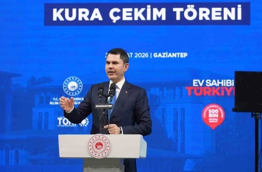 Bakan Kurum: "Muhalefet, &lsquo;deprem b&ouml;lgesine &ccedil;&ouml;p kutusu g&ouml;nderdim&rsquo; diye &ouml;v&uuml;n&uuml;yor, 455 bin yuvayı beğenmiyor"
