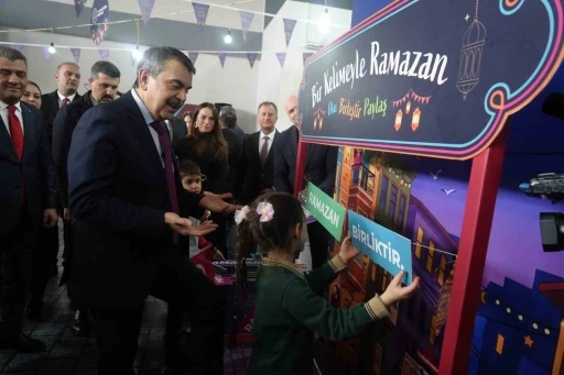 Bakan Tekin, Erzurum&rsquo;da &ccedil;ocuklarla Ramazan Şenliği&rsquo;nde buluştu
