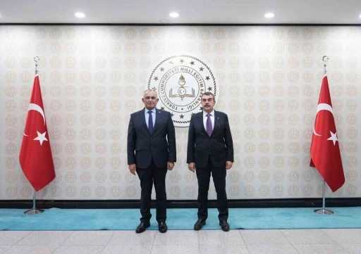 Bakan Tekin, KKTC Milli Eğitim Bakanı &Ccedil;avuşoğlu&rsquo;nu makamında ağırladı

