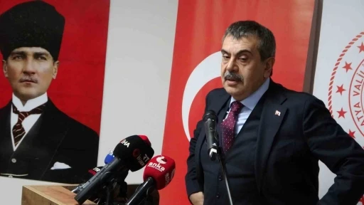 Bakan Tekin Malatya&rsquo;da g&ouml;rme engelli &ouml;ğrencilerle bir araya geldi
