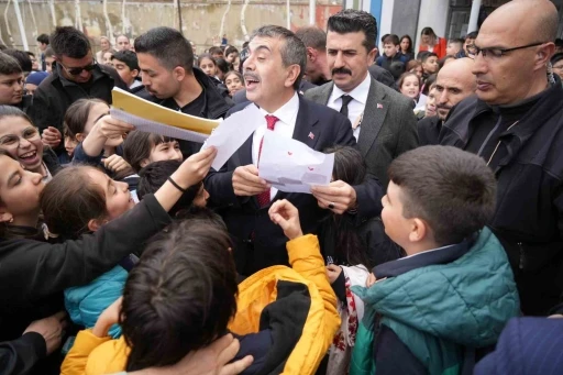 Bakan Tekin: &quot;Akademik ve  sportif eğitim mutlaka beraber yürütülmeli&quot;
