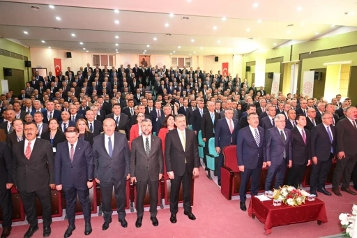Bakan Tekin: &quot;Biz büyük bir camiayız&quot;
