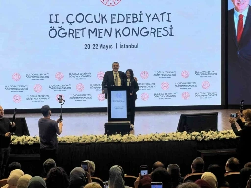 Bakan Tekin: "Biz &ccedil;ocuklarımızın dijital bağımlılıktan uzak, okuma k&uuml;lt&uuml;r&uuml;n&uuml; yaygınlaştıracakları bir iklim oluşturmak istiyoruz"
