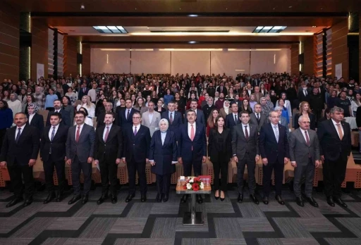 Bakan Tekin: "Bizim eğitim felsefemizde hi&ccedil;bir &ouml;ğrencimizi sistemin dışında, ilginin uzağında bırakmak yok"
