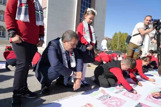 Bakan Tekin: &quot;Bu dünyayı hepimiz için yaşanabilir kılacak bireyler yetiştirmemiz lazım&quot;
