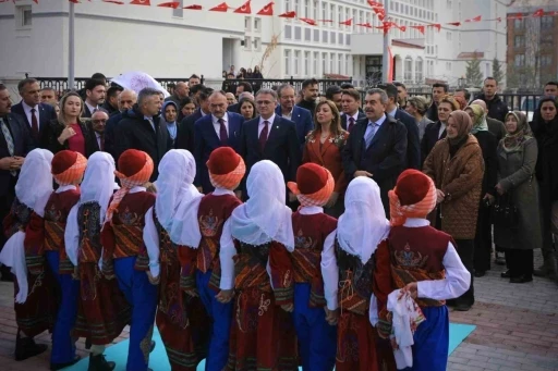 Bakan Tekin: "B&uuml;t&uuml;n &ccedil;ocuklar &ouml;zeldir"

