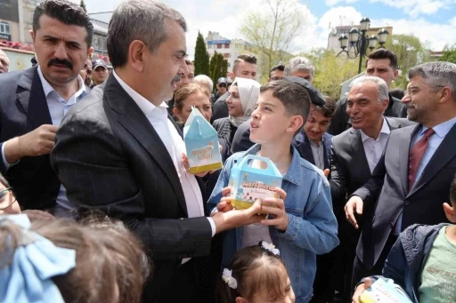 Bakan Tekin: "(CHP&rsquo;deki olaylar) Bu olayın arkasında başka bir şaibe aramaya gerek yok, yeterince şaibe zaten orada var"

