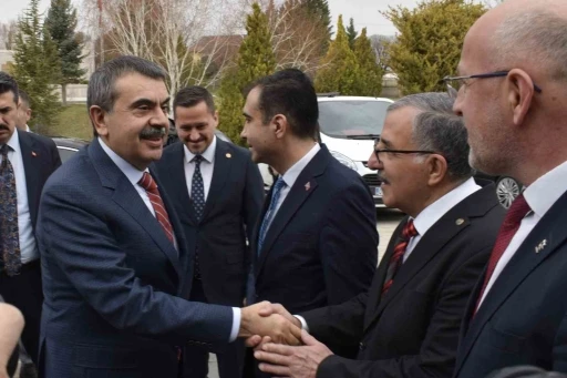Bakan Tekin: "Eğitim &ccedil;alışanlarına y&ouml;nelik şiddetin azaltılması i&ccedil;in &ccedil;aba g&ouml;steriyoruz"
