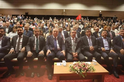 Bakan Tekin: &quot;Gençlerimize vatan sevgisini sanatla göstermek istiyoruz&quot;
