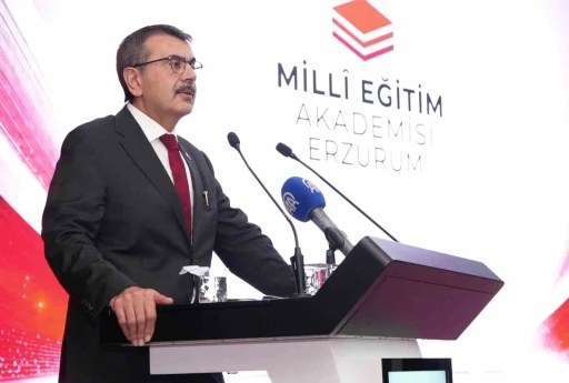 Bakan Tekin: "Hayatın &ccedil;ok hızlı değiştiği bir d&ouml;nemi yaşıyoruz"
