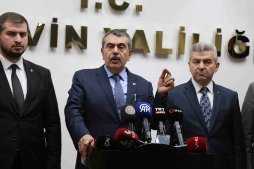 Bakan Tekin: "&Ouml;zg&uuml;r &Ouml;zel kadar midesi geniş değilim"

