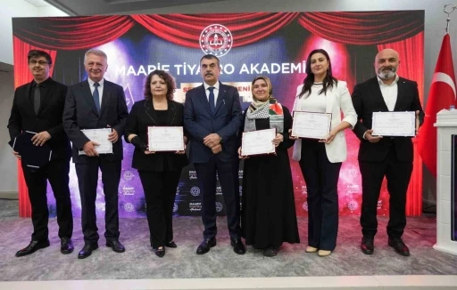 Bakan Tekin: "Sanatı eğitim s&uuml;re&ccedil;lerinin ayrılmaz bir par&ccedil;ası olarak g&ouml;r&uuml;yoruz"
