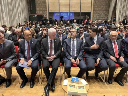 Bakan Tekin, &quot;Türkiye’de Yaşamak&quot; adlı deneme yarışmasının ödül töreninde konuştu
