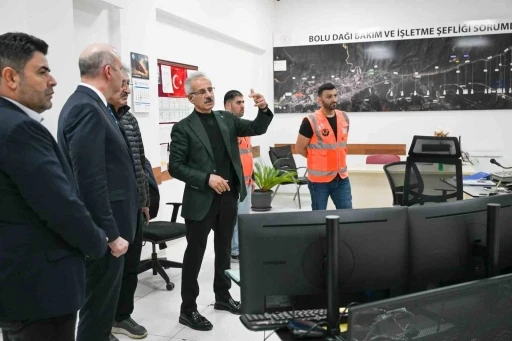 Bakan Uraloğlu, Bolu Dağı Bakım ve İşletme Şefliği’ni ziyaret etti
