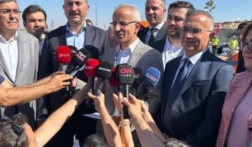 Bakan Uraloğlu, Gaziantep Şehir Hastanesi Kavşağı’nda incelemelerde bulundu
